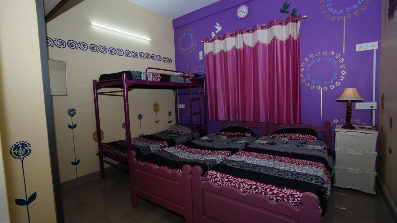Easvari Grand Pg For Women - Female Only Hostel เชนไน ภายนอก รูปภาพ