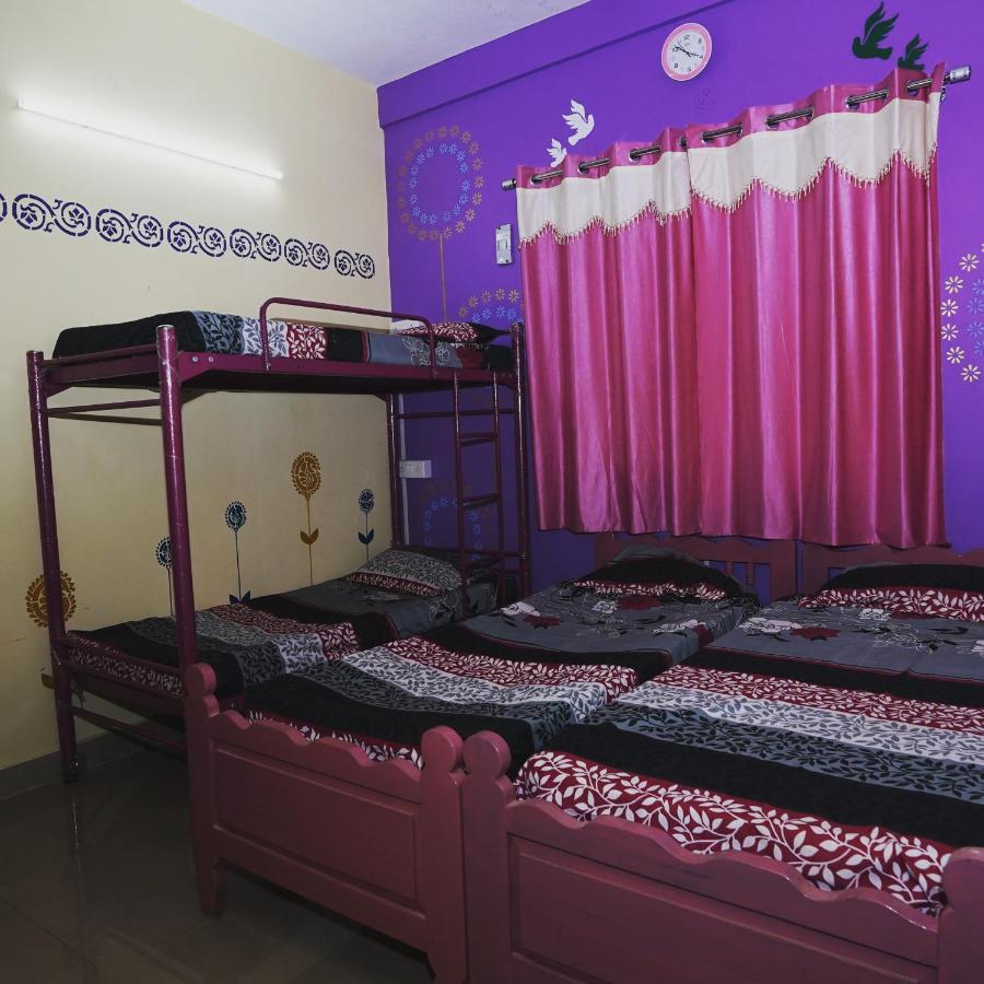 Easvari Grand Pg For Women - Female Only Hostel เชนไน ภายนอก รูปภาพ